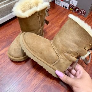 Ugg girl boots size Usa10 , very clean